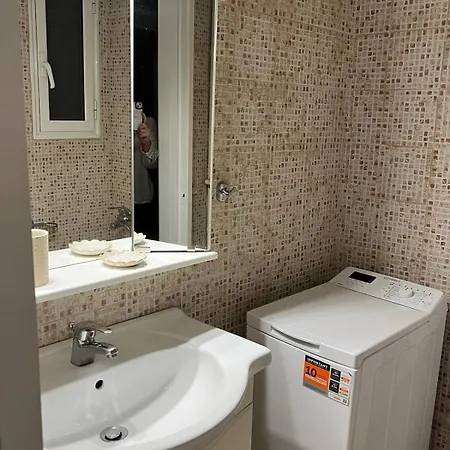 Acropolis, 2bd Erechthiou 21 23