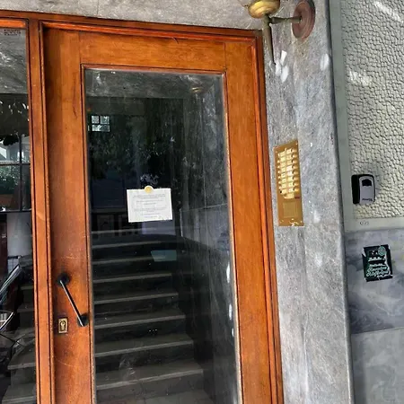 Acropolis, 2bd Erechthiou 21 23 *